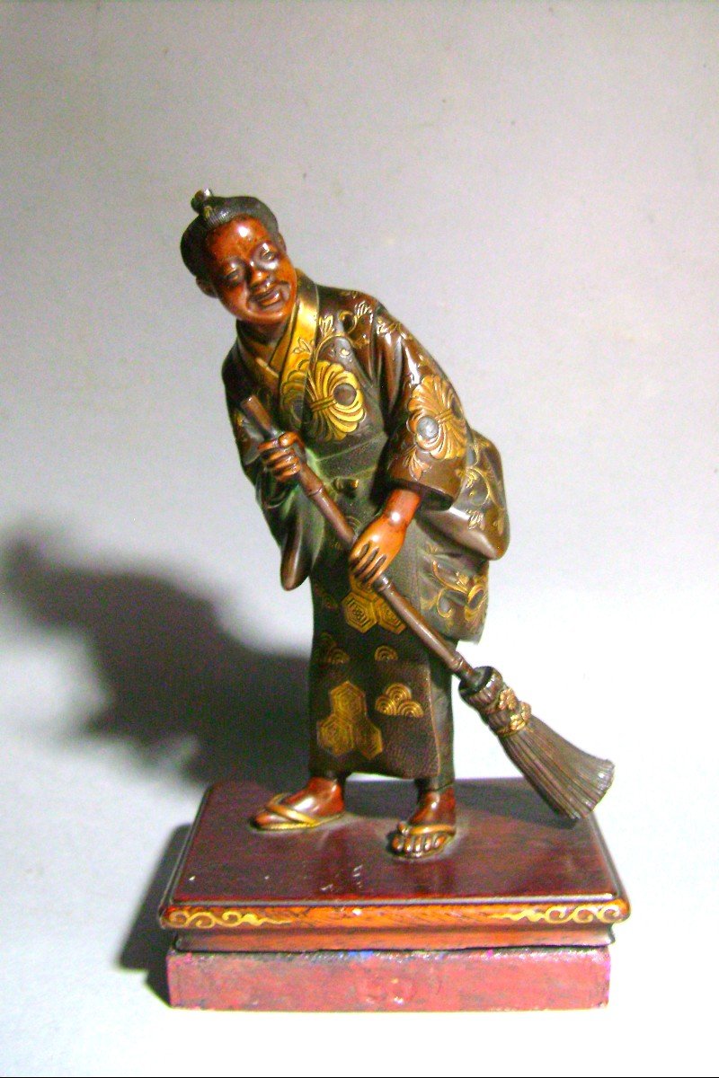 Bronze Okimono. The Sweeper. Signed Miyao. Japan Early Meiji Period (1868-1912)