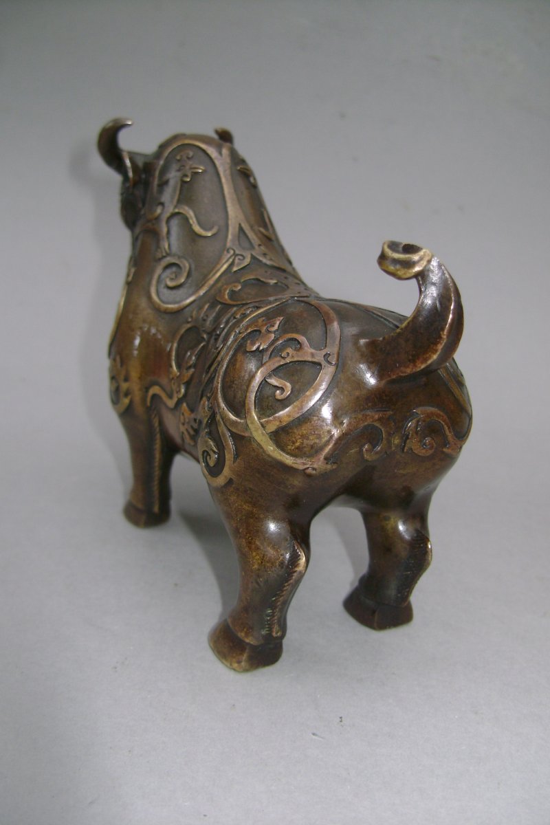 Bronze Okimono. Stylized Bull. 19th Century China-photo-1