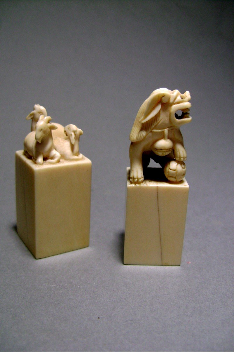 Two Ivory Seals. China Early Twentieth.-photo-1