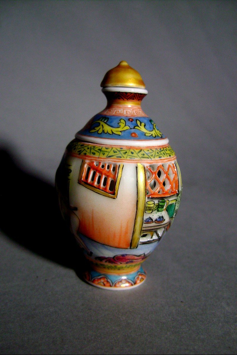 Double Body Porcelain Snuff Bottle, Erotic. China Early Twentieth-photo-2