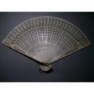 Ivory Fan. 19th Century China.