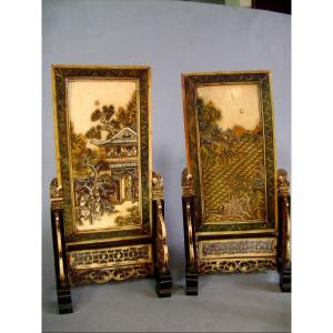 Okimono. Deux écrans de table en ivoire. Chine Dynastie Qing.