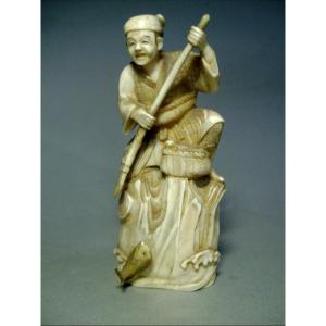Okimono In Ivory. The Fisherman On The Lookout. Japan Late Meiji (1868-1912)