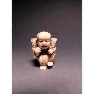 Netsuke en ivoire. L'apprenti samouraï. Japon époque Taisho (1912-1928 )