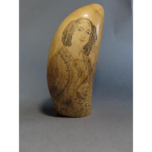 Scrimshaw en dent de cachalot.  Couple de bourgeois. XIXème