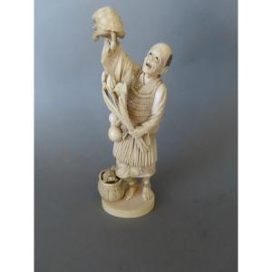 Okimono en ivoire. Le paysan aux minogames. Signé Hongyo. Japon époque Meiji (1868-1912 )