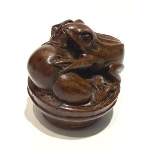 Netsuke en bois de zitan ou teck. Japon époque Meiji (1868-1912 )