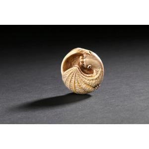 Netsuke à la chauve-souris. Signé  Kutani Yoshi + Kakihan. Japon