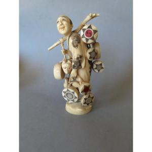 Ivory Okimono. The Peddler. Signed 利正 Toshimasa. Meiji Period, Japan (1868–1912)