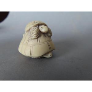 Ivory Netsuke. Turtles. Meiji Period, Japan (1868–1912)