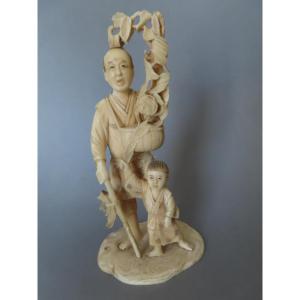 Okimono en ivoire. Jardinier et son fils. Japon époque Meiji (1868-1912 )