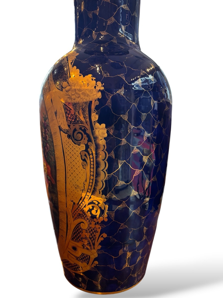 XIXe, Paire de grands vases en porcelaine dans le goût de Sèvres à décor de scènes galantes-photo-4