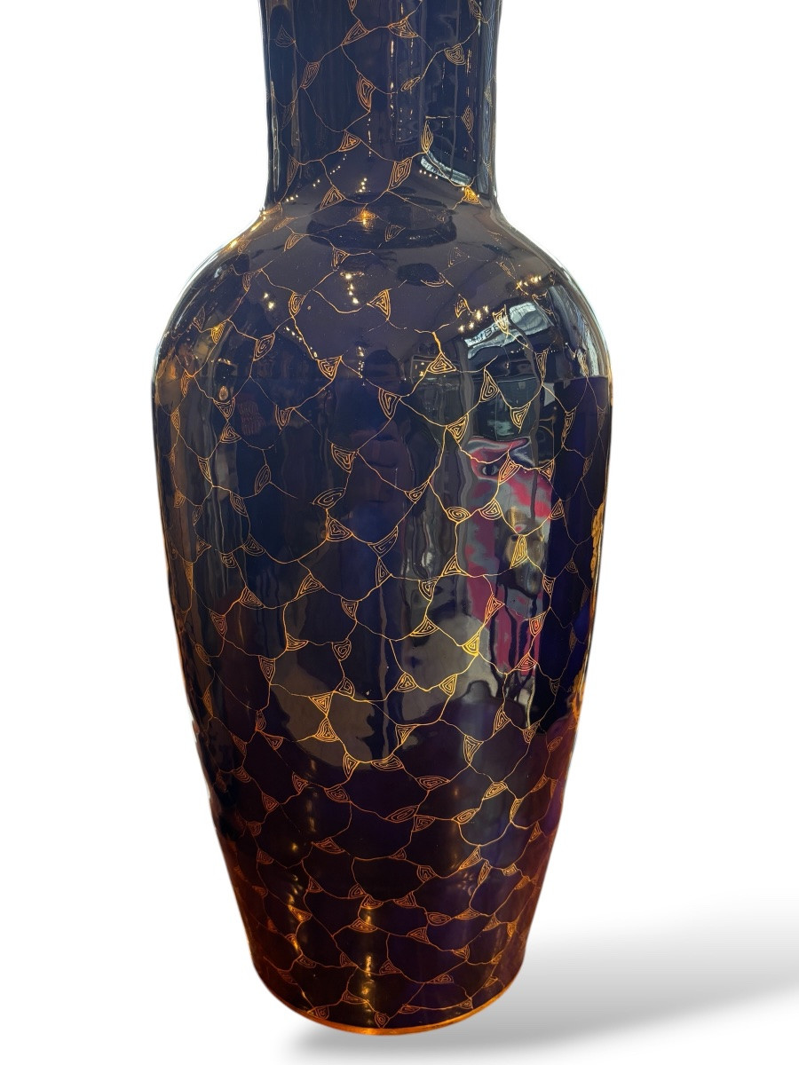 XIXe, Paire de grands vases en porcelaine dans le goût de Sèvres à décor de scènes galantes-photo-1