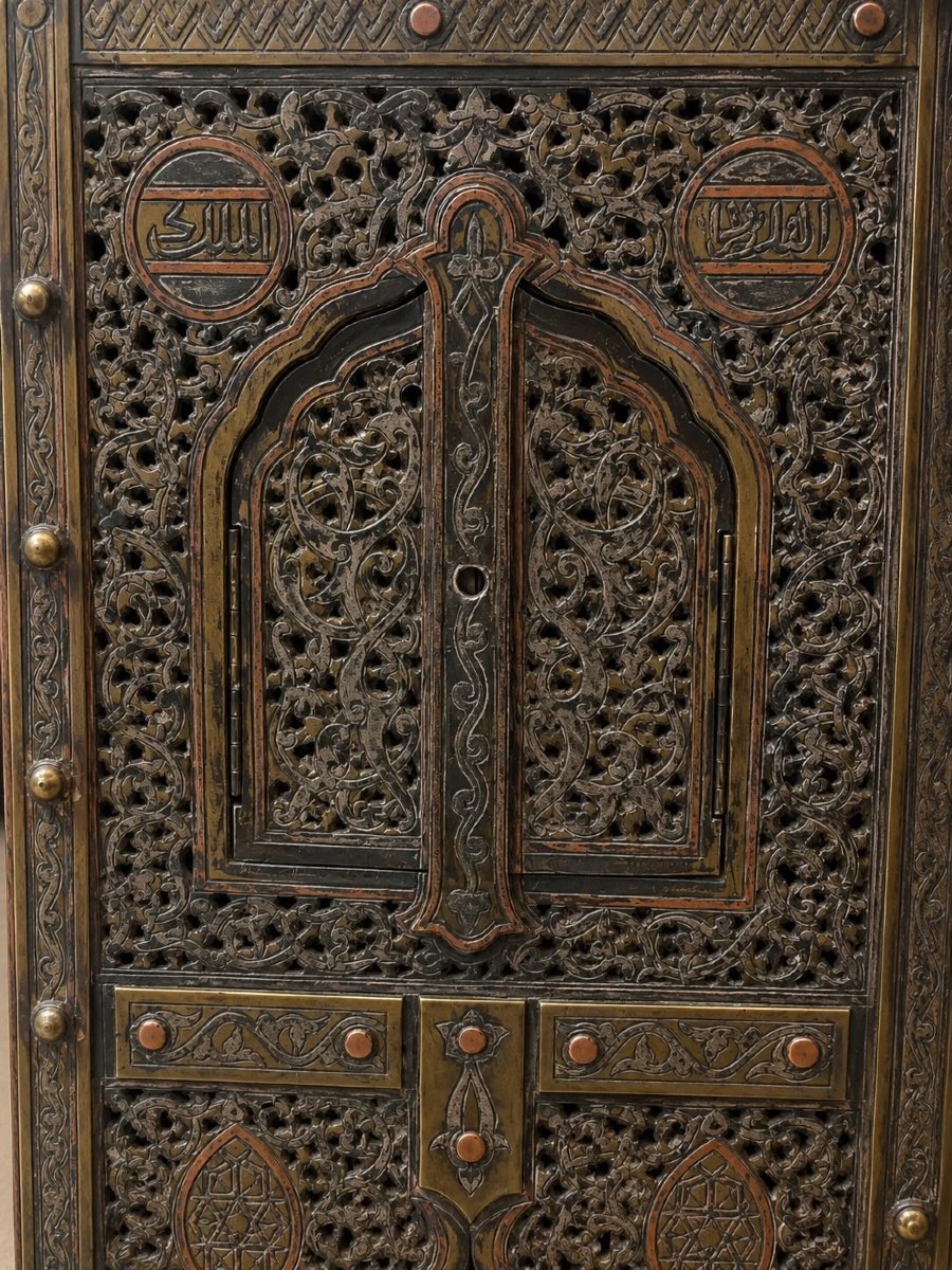 Chaire à Coran (Kursi al-Qur'an) en cuivre incrusté d'argent, de style mamelouk, XIXe siècle.-photo-4