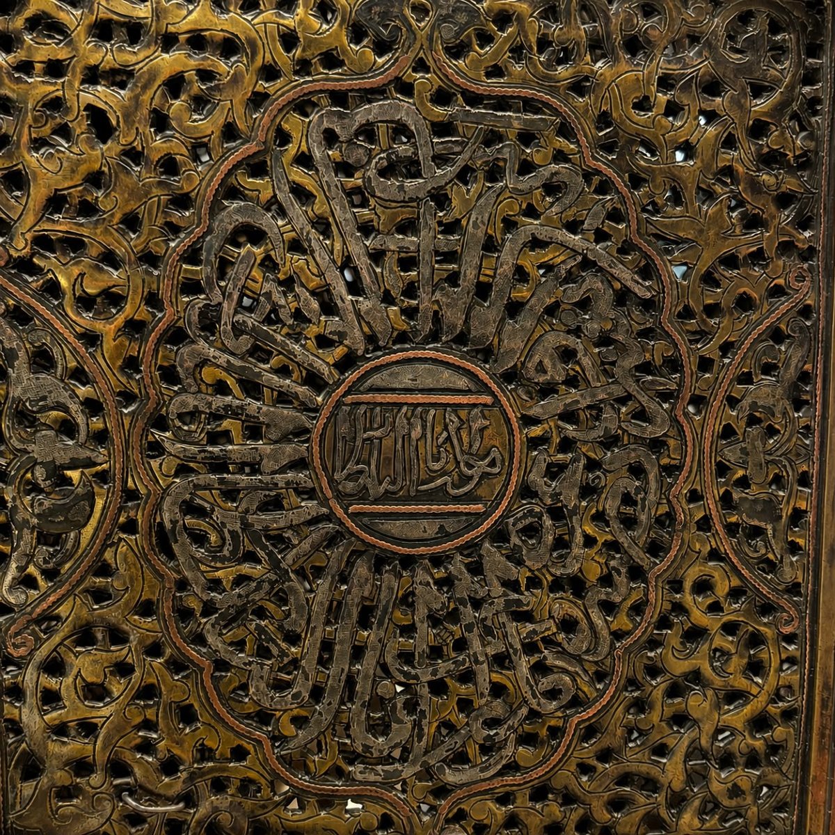 Chaire à Coran (Kursi al-Qur'an) en cuivre incrusté d'argent, de style mamelouk, XIXe siècle.-photo-1