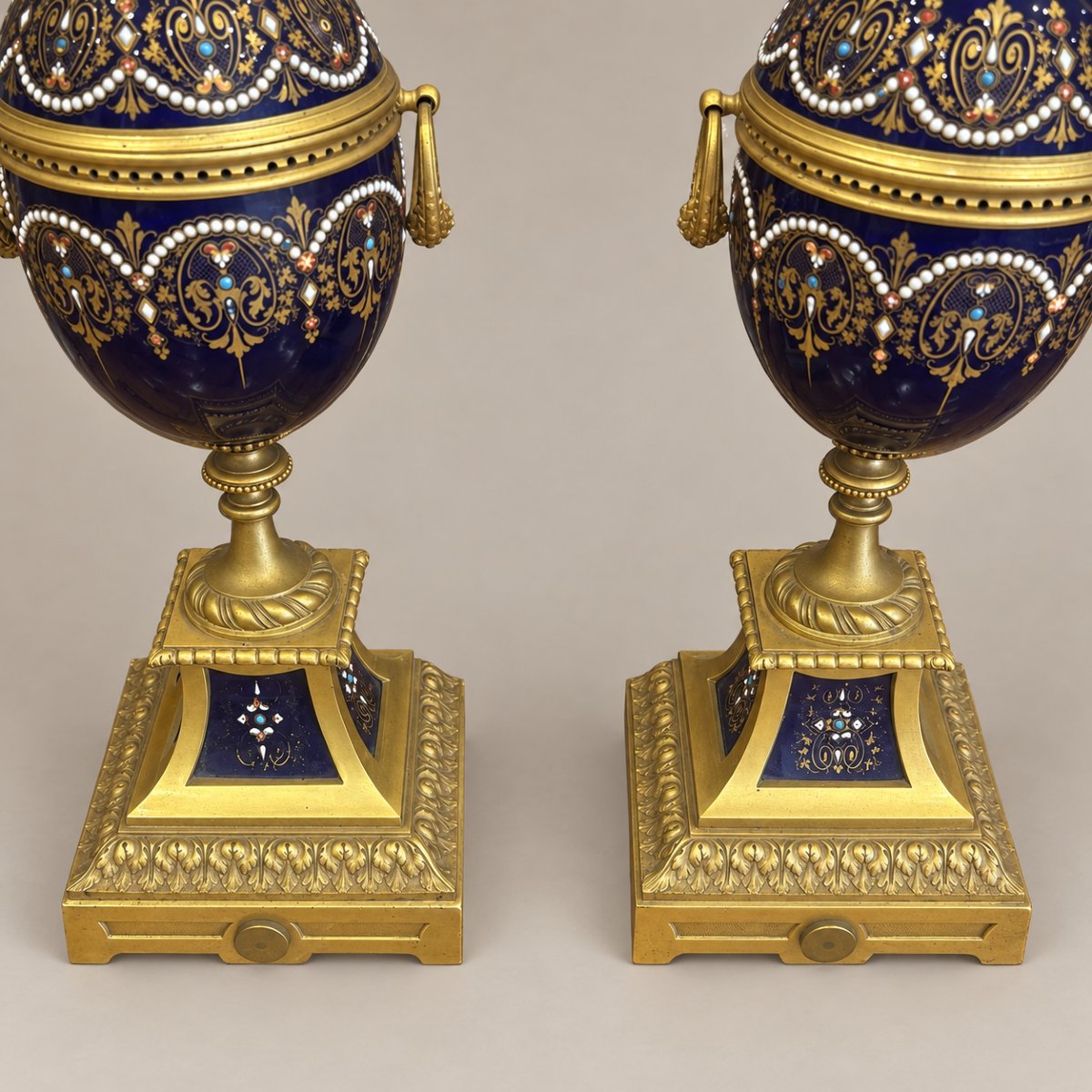 Pair Of Lidded Vases In Cobalt Blue And Gilded Bronze-photo-2
