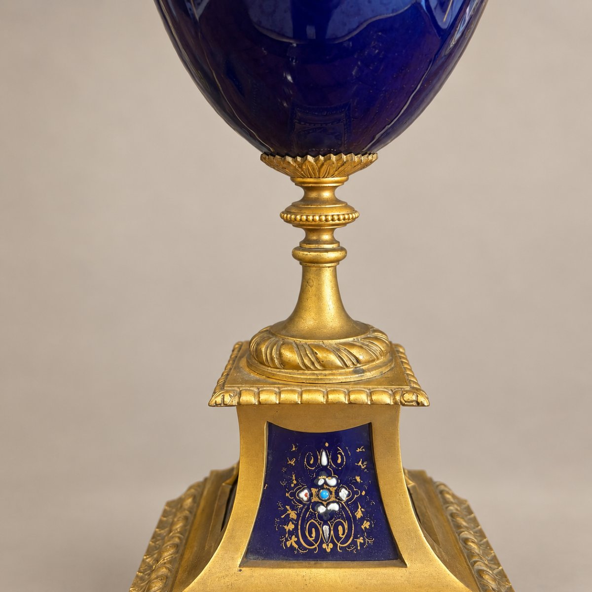 Pair Of Lidded Vases In Cobalt Blue And Gilded Bronze-photo-5