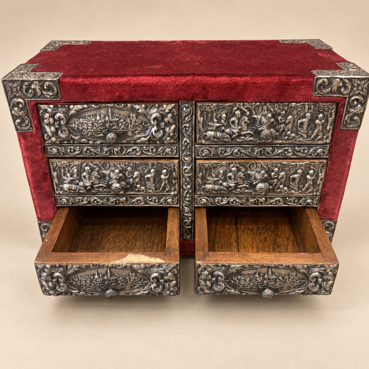 Petit cabinet à six tiroirs gainé de velours rouge, -photo-7