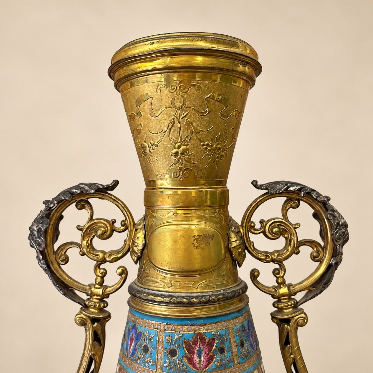 Vase et plat assorti à décor floral et monture dorée, XIXe siècle -photo-2