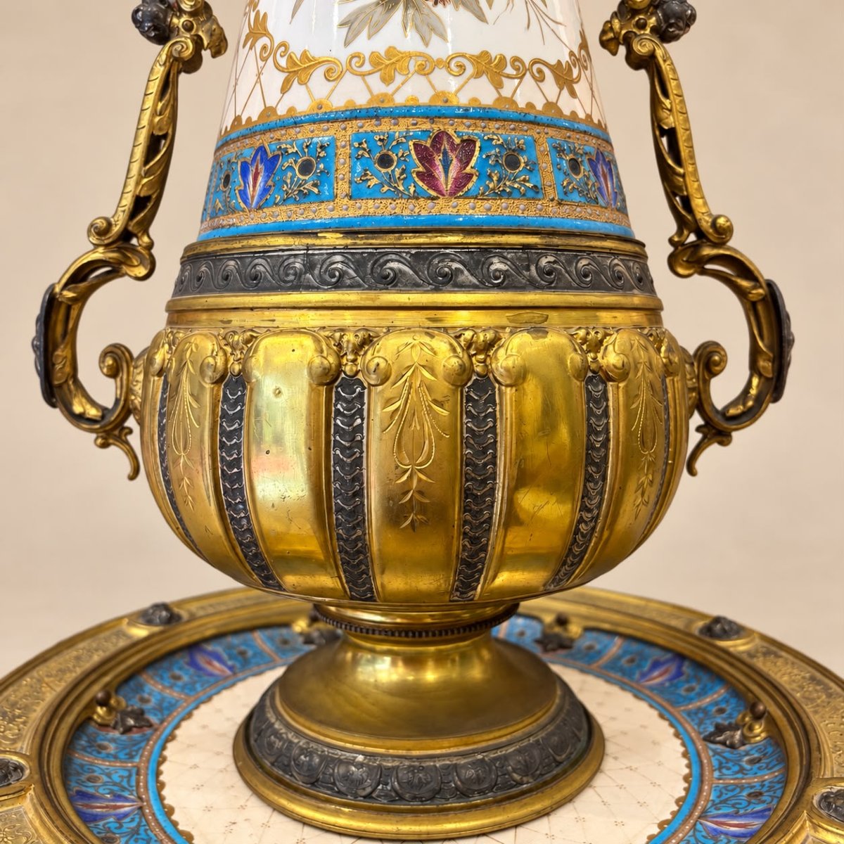 Vase et plat assorti à décor floral et monture dorée, XIXe siècle -photo-4