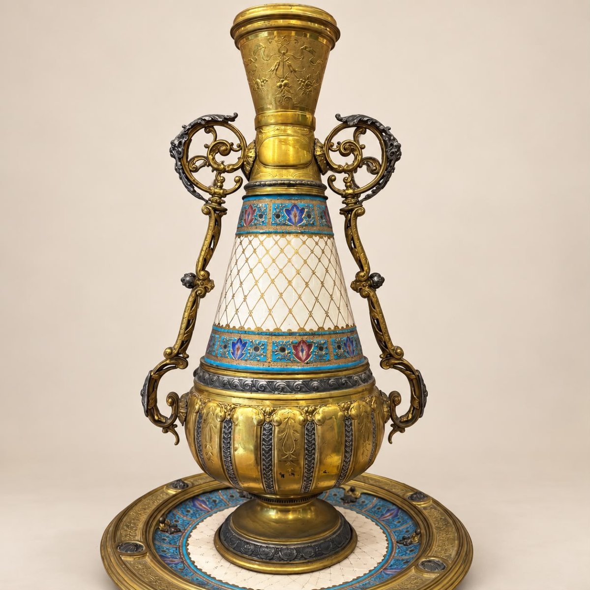 Vase et plat assorti à décor floral et monture dorée, XIXe siècle -photo-3