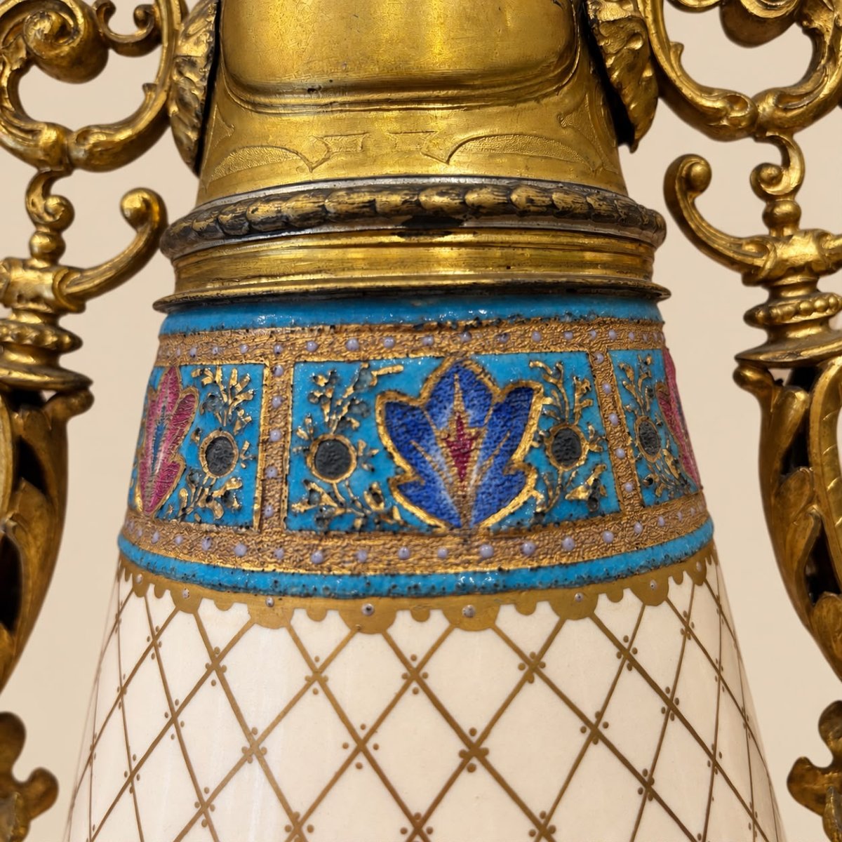 Vase et plat assorti à décor floral et monture dorée, XIXe siècle -photo-4