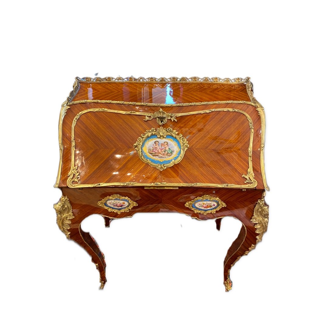 Bureau De Pente Garnie De Bronze Et 3 Plaque En Porcelaine De Sèvres 