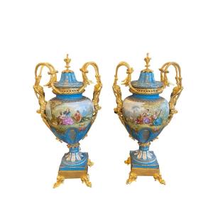Paire De Vase En Porcelaine De Sèvres 19eme. 