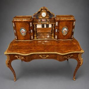 Bureau français de style Louis XV du C.C. avec porcelaine de Sèvres, ALIX