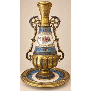 Vase et plat assorti à décor floral et monture dorée, XIXe siècle