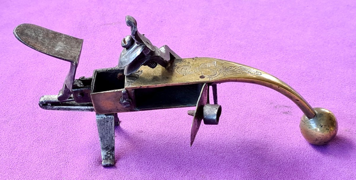 Rare Briquet De Table Métallique Fin 17ème-photo-2