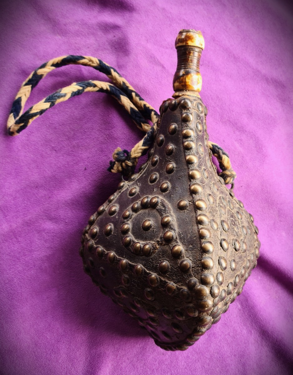 Poire à poudre dite "de Mousquetaire" France17ème siècle-photo-3