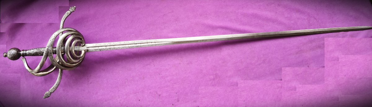 Grande Rapière d'Honneur ciselée ambidextre  (pour gaucher?) 