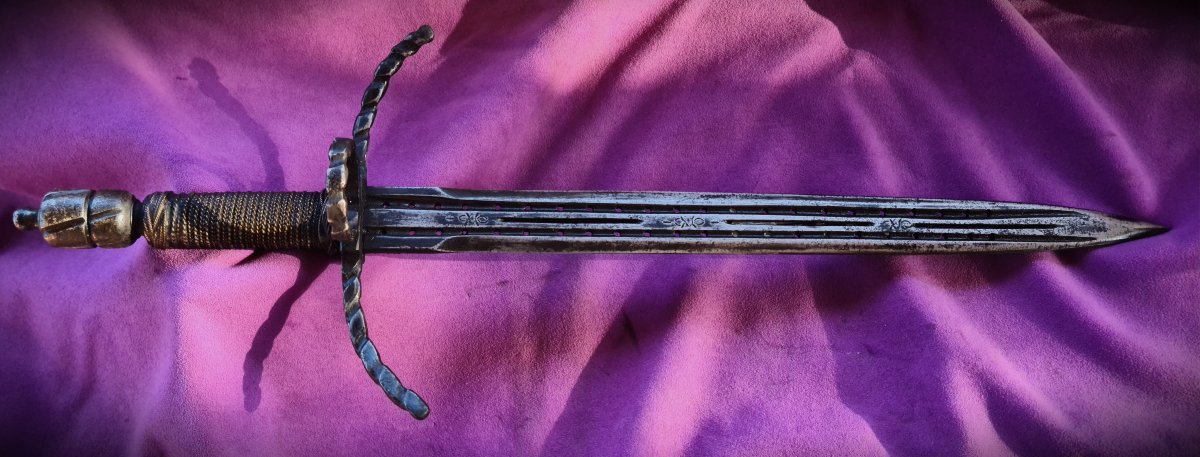 Large Left-handed Dagger With A Re-pierced Blade-photo-2