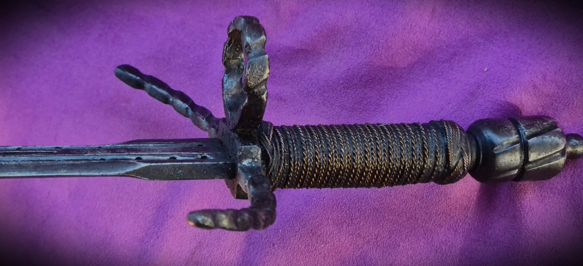 Large Left-handed Dagger With A Re-pierced Blade-photo-4