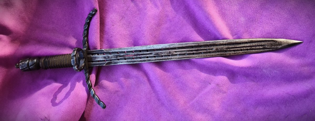 Large Left-handed Dagger With A Re-pierced Blade-photo-2