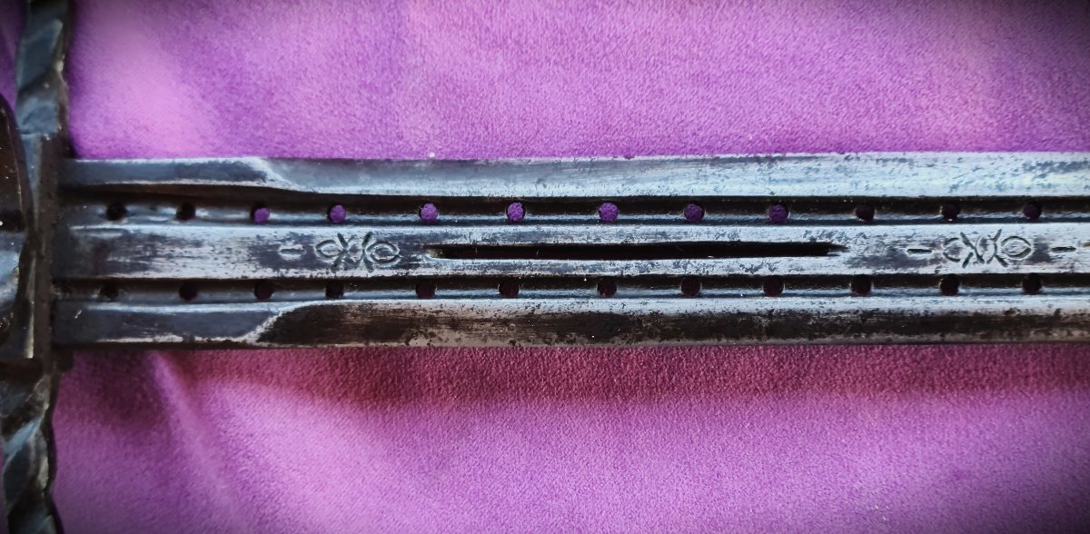Large Left-handed Dagger With A Re-pierced Blade-photo-3