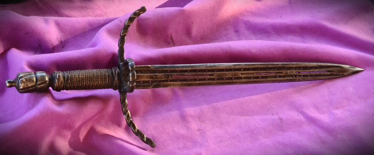 Large Left-handed Dagger With A Re-pierced Blade-photo-7