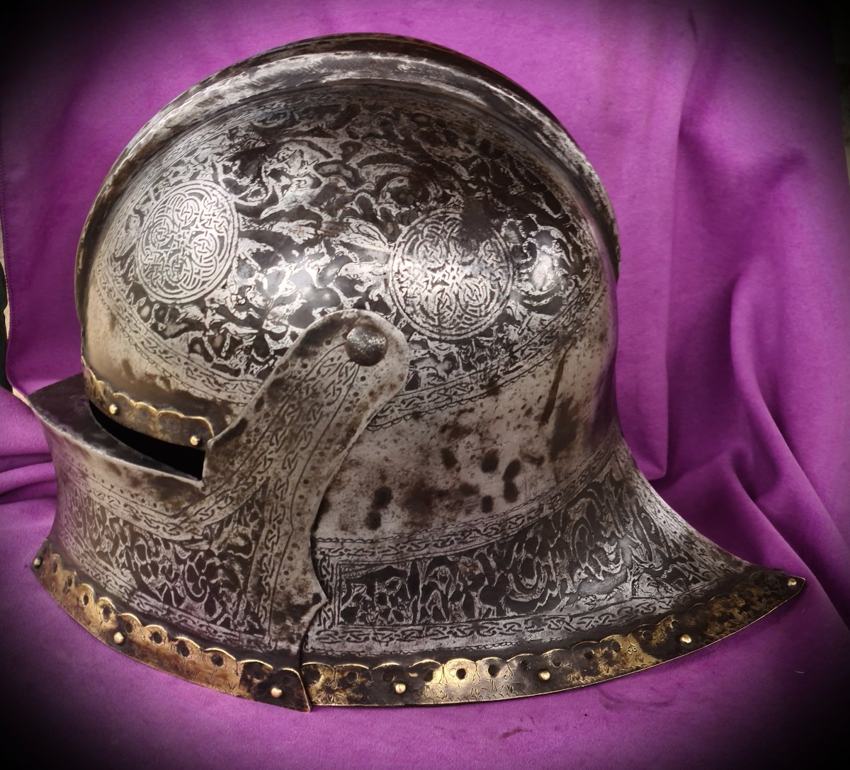 Richly Chiseled Saladhelmet  With Movable Visor, -photo-1