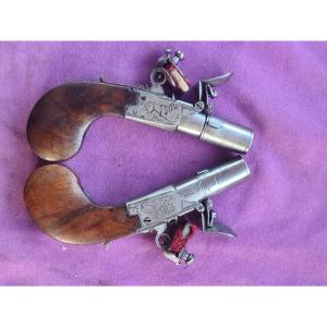 Paire de pistolets à silex finement gravés 1er Empire