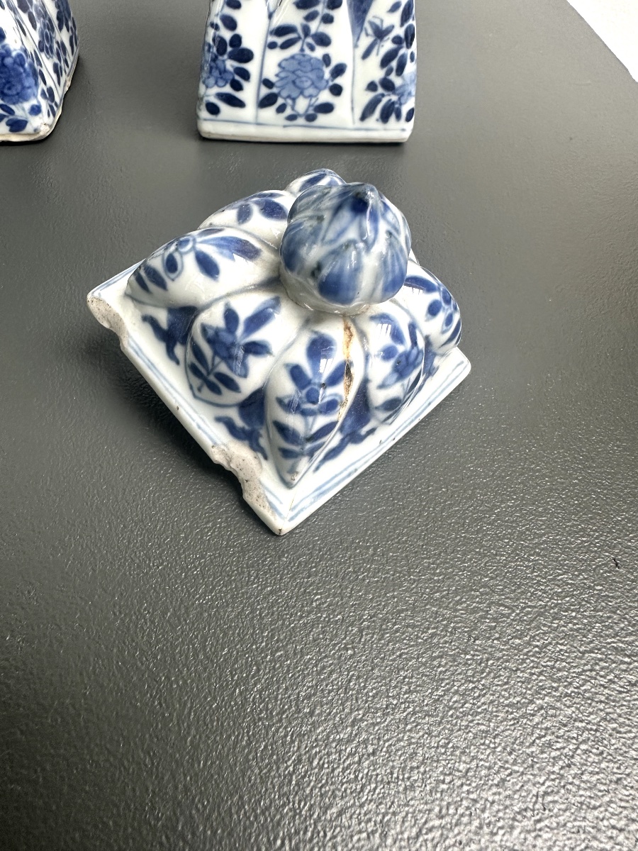 Pair Of Blue-and-white Molded Vases With Elephant-shaped Handles, Kangxi Period-photo-2