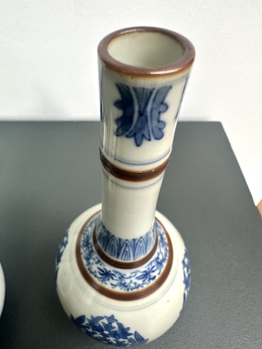Deux arroseurs bleus et blancs de l'époque Kangxi, de couleur café au lait (marché thaïlandais)-photo-4