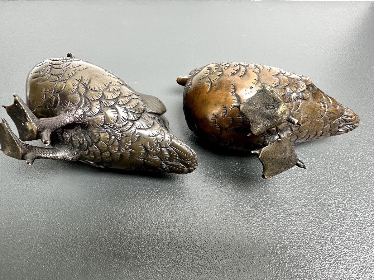 Une paire d'okimono en bronze japonais représentant des canards mandarins-photo-4