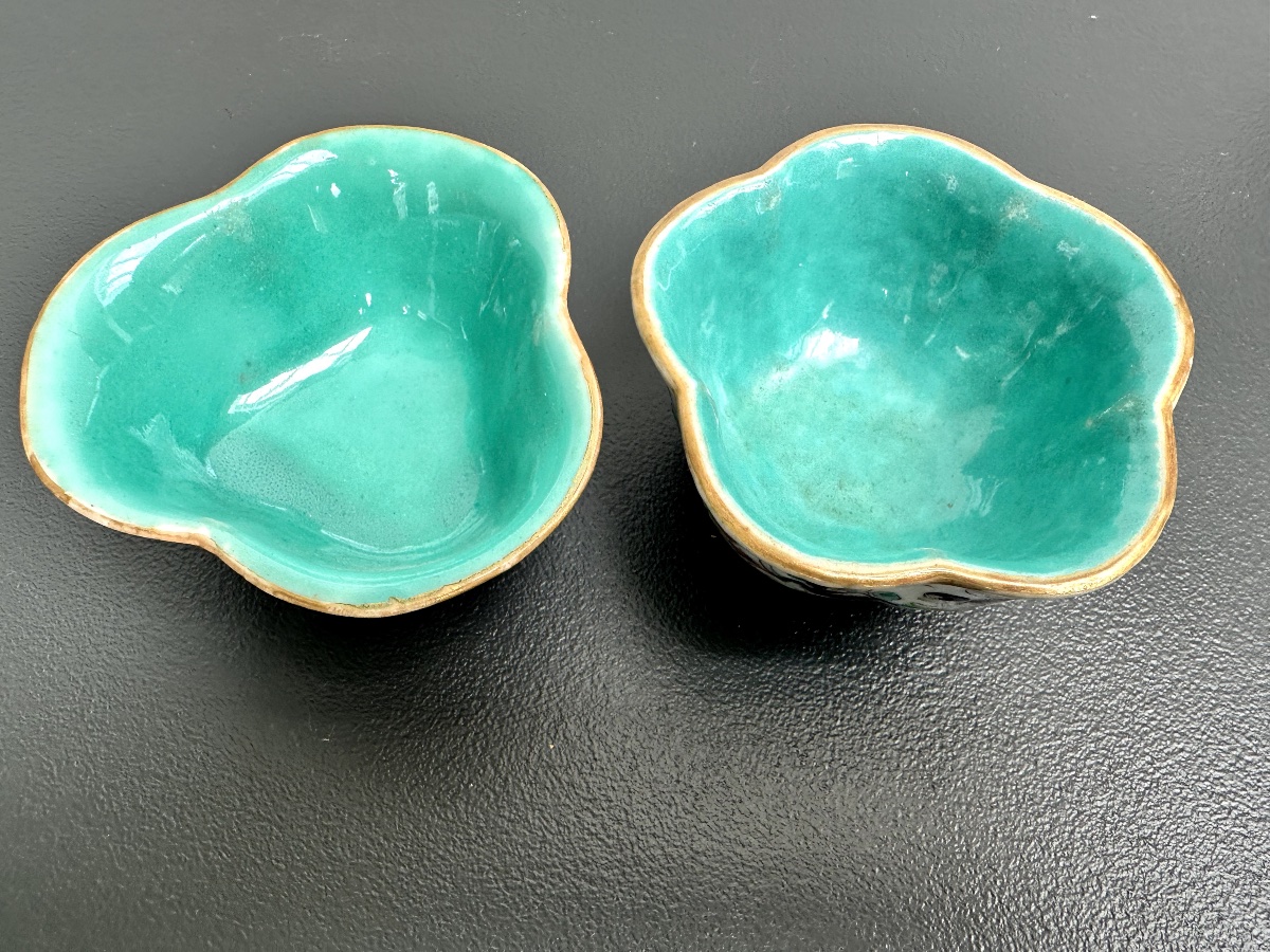 Two Miniature Chinese Porcelain Bowls-photo-2