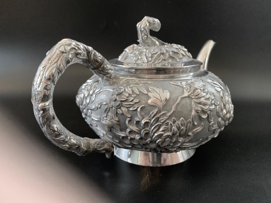 Very fine Chinese Silver Export 3-piece Tea set, circa 19th century by Luen Wo-photo-4