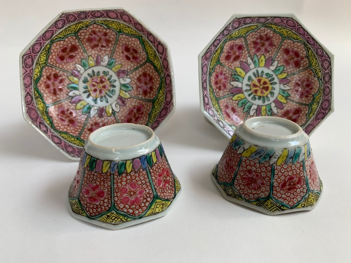 Pair of Yong Zheng Chinese porcelain Famille Rose cups and saucers-photo-2
