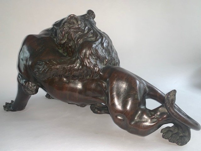 Outstanding 19 Century Meiji Japanese Bronze Okimono group: Tiger and Bear-photo-3