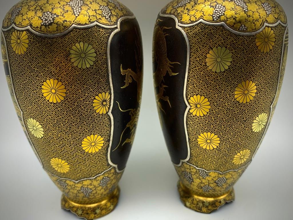Exceptionnelle Paire De Vases Incrustés De Fer, d'Or Et d'Argent De Komai Otojiro. Fin XIXe-photo-3