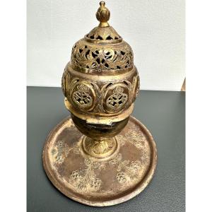 Un brûle-encens ottoman en cuivre doré (tombak), XVIIIe siècle