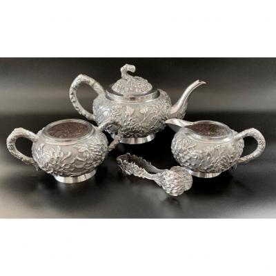 Very fine Chinese Silver Export 3-piece Tea set, circa 19th century by Luen Wo